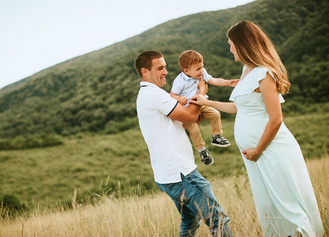 Maternity photoshoot on a grassy field